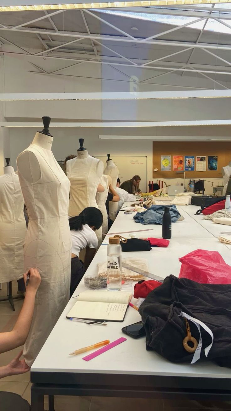 Studenti mācību procesā sayukudi.com